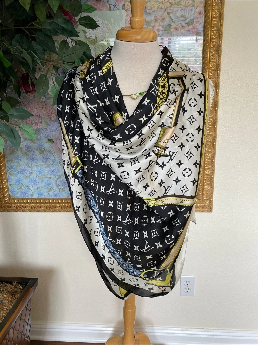 Unk Black, White & Yellow Patterned Silky/Satin-Style Scarf
